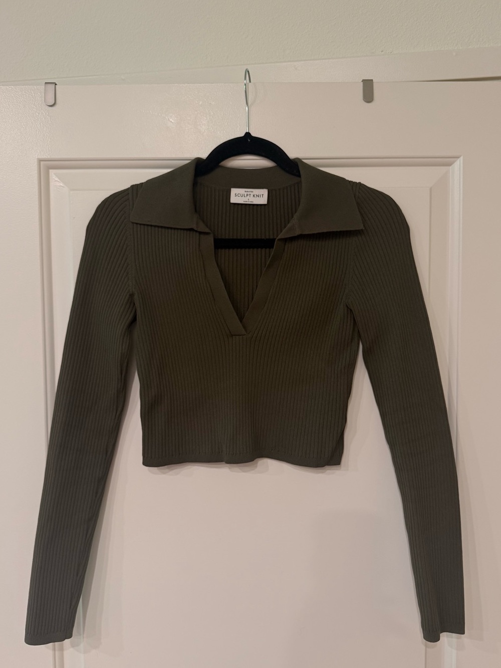 Babaton Sculpt Knit Olive Ribbed V-Neck Long Sleeve Top - Size Small